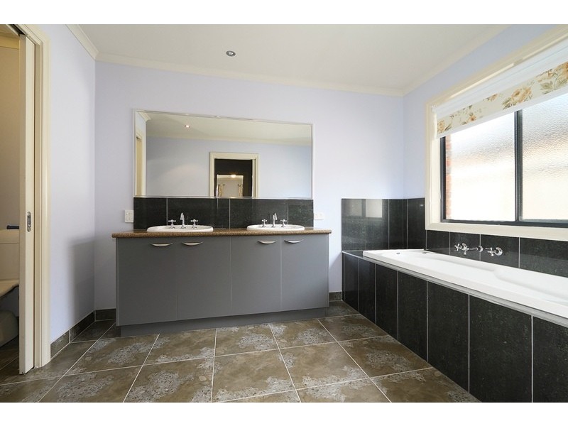 12 Tuscan Court, Lyndhurst VIC 3975