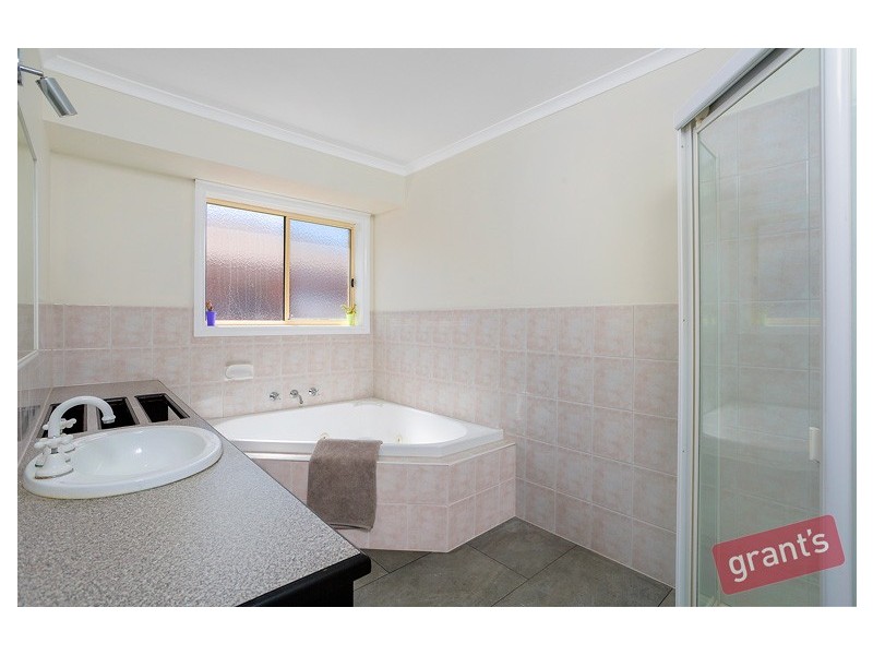 10 Ainsleigh Court, Narre Warren VIC 3805