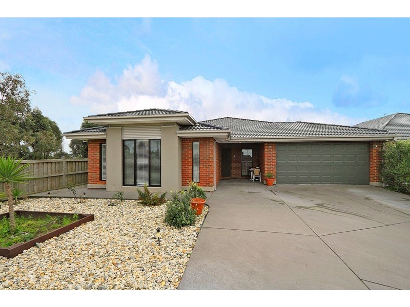 8 Rose Bush Court, Lyndhurst VIC 3975