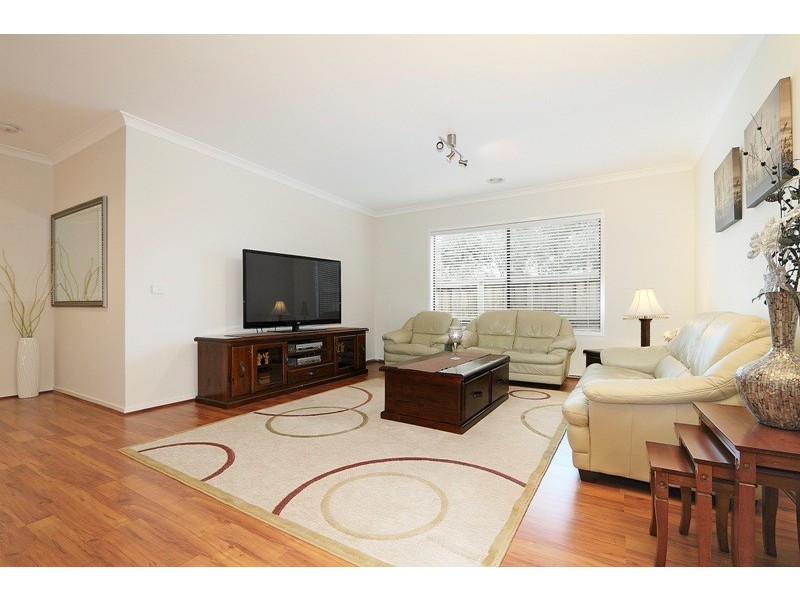 8 Rose Bush Court, Lyndhurst VIC 3975