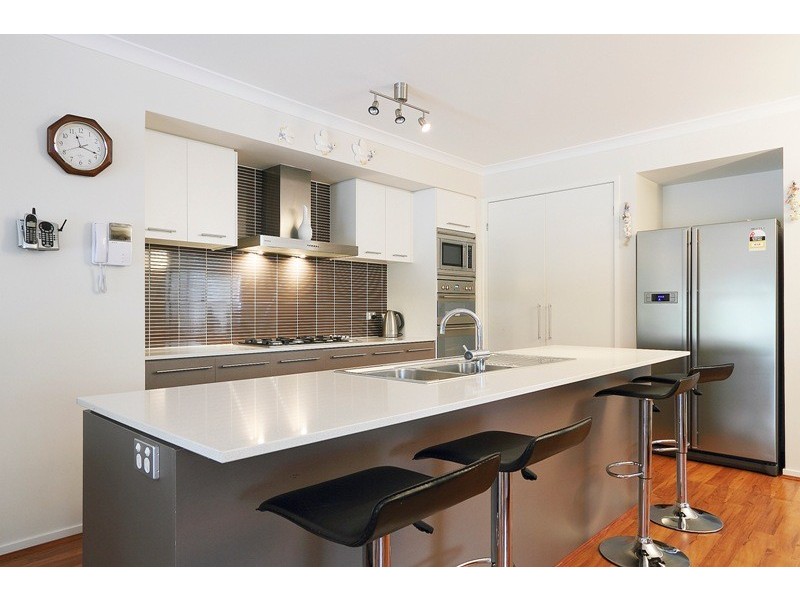 8 Rose Bush Court, Lyndhurst VIC 3975