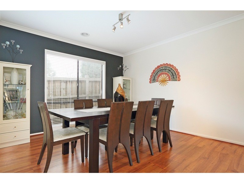 8 Rose Bush Court, Lyndhurst VIC 3975