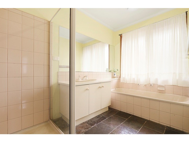 9 Gleneagles Drive, Endeavour Hills VIC 3802