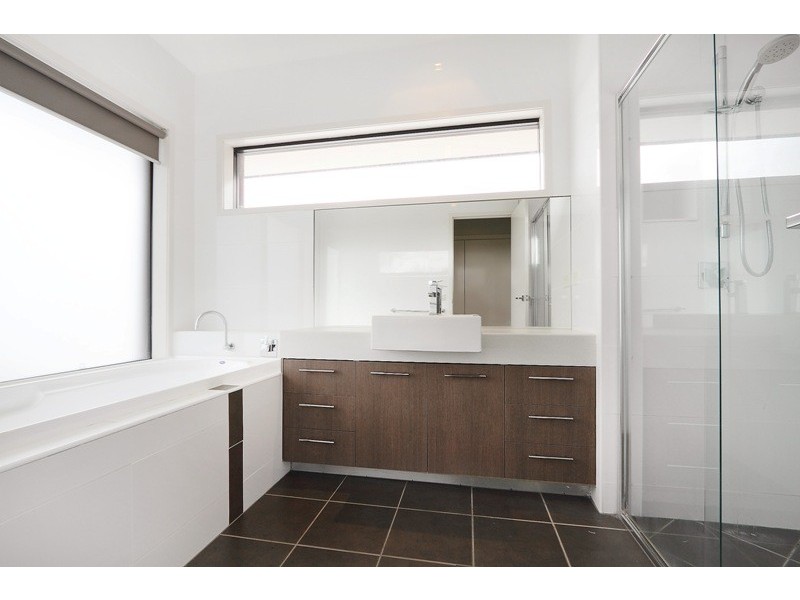 1 Glade Court, Berwick VIC 3806