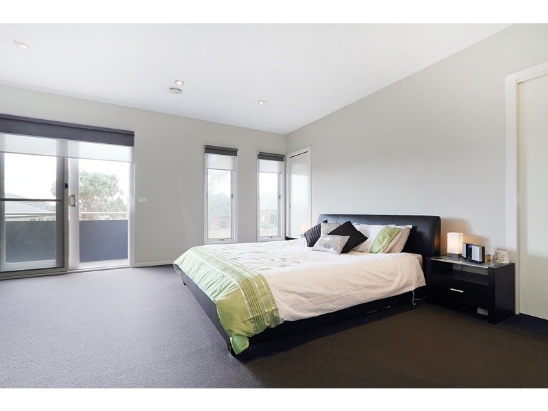 1 Glade Court, Berwick VIC 3806