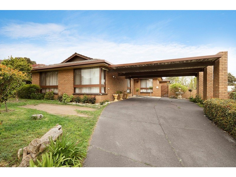 8 Aquila Crescent, Endeavour Hills VIC 3802