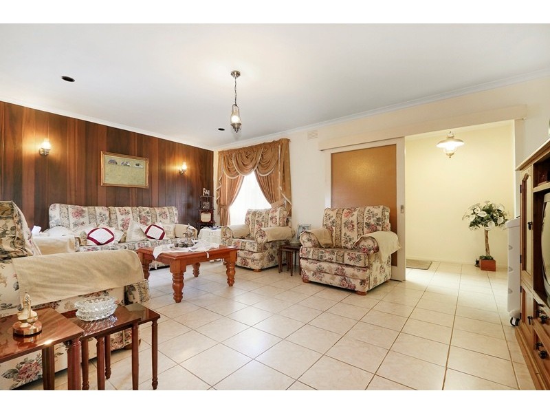 8 Aquila Crescent, Endeavour Hills VIC 3802