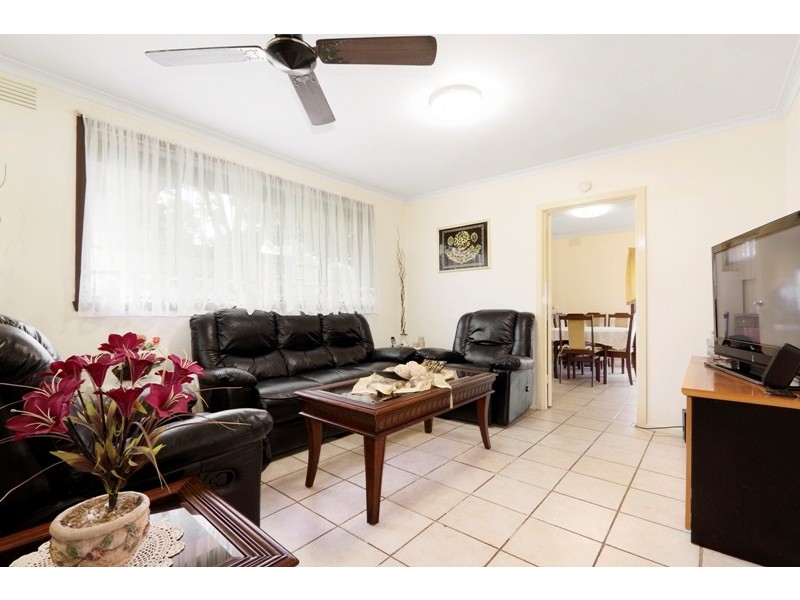 8 Aquila Crescent, Endeavour Hills VIC 3802