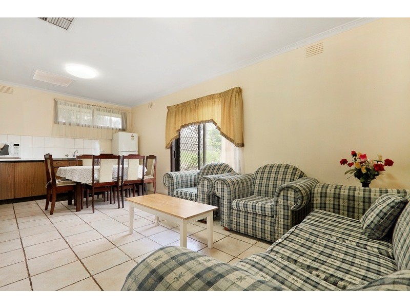 8 Aquila Crescent, Endeavour Hills VIC 3802