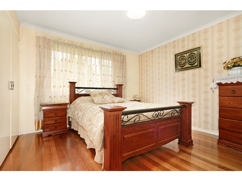 8 Aquila Crescent, Endeavour Hills VIC 3802