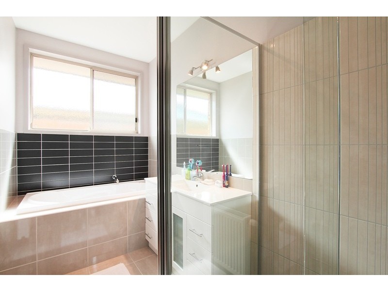 2/26 Louis Street, Doveton VIC 3177