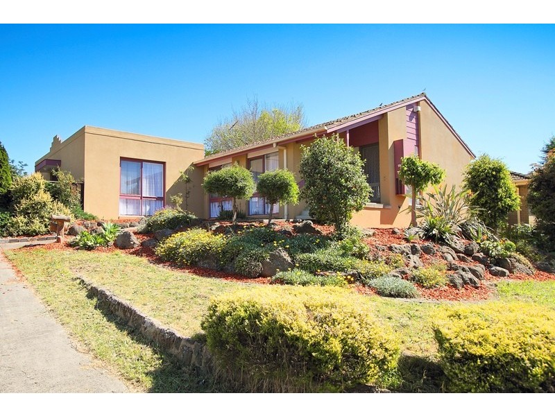 61 Essex Park Drive, Endeavour Hills VIC 3802