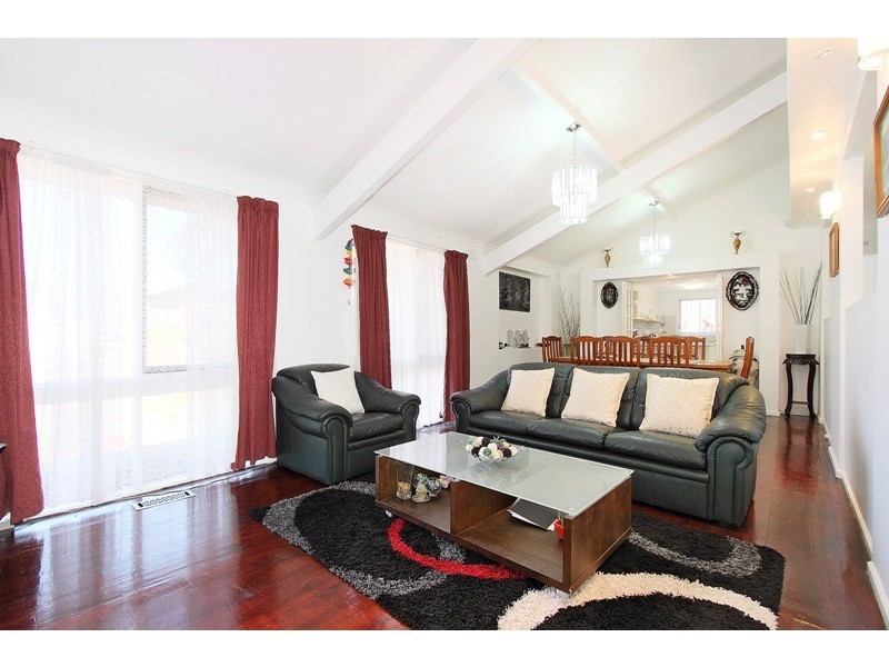 61 Essex Park Drive, Endeavour Hills VIC 3802