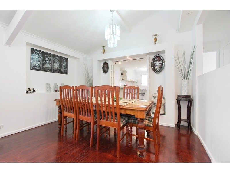 61 Essex Park Drive, Endeavour Hills VIC 3802