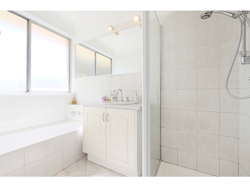 61 Essex Park Drive, Endeavour Hills VIC 3802