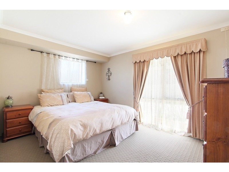 27 Saffron Drive, Hallam VIC 3803