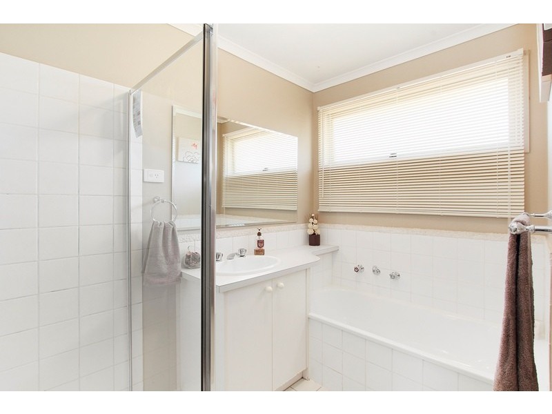 27 Saffron Drive, Hallam VIC 3803