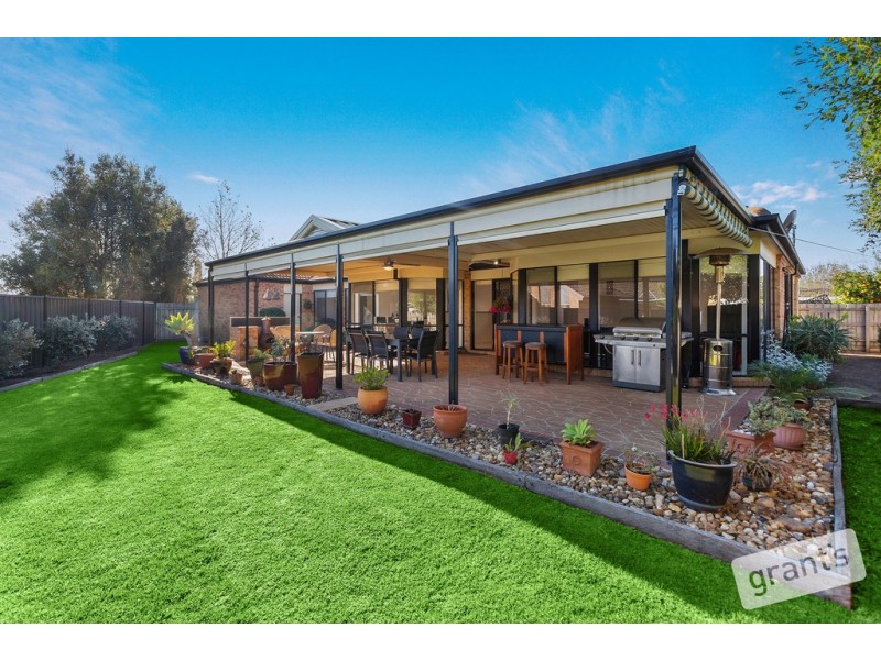 17 Dunmera Crescent, Narre Warren South VIC 3805