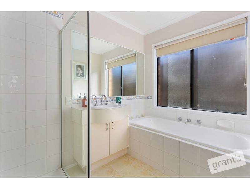 17 Dunmera Crescent, Narre Warren South VIC 3805