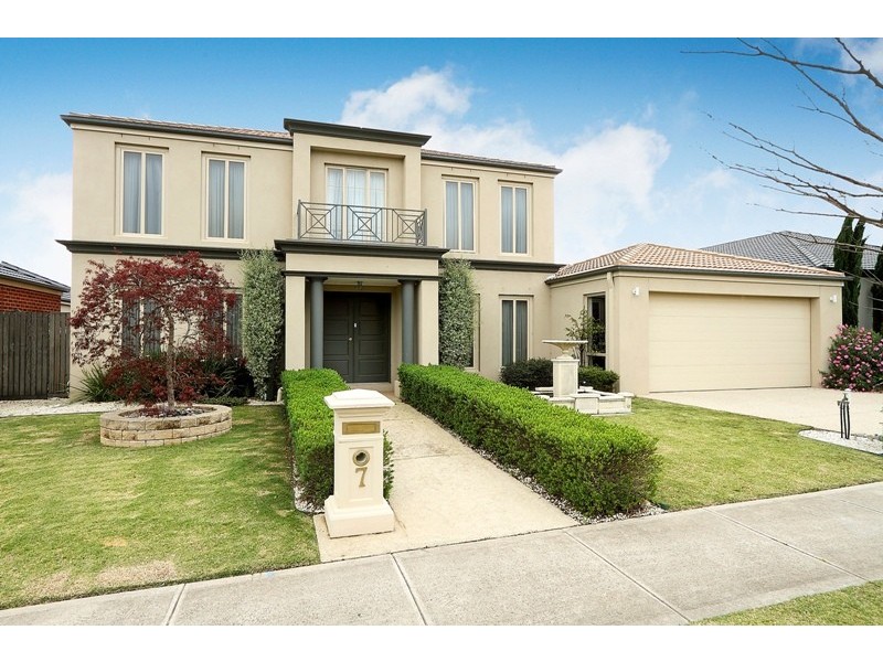 7 Golden Elm Way, Lyndhurst VIC 3975