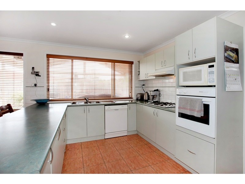 39 Sandalwood Drive, Narre Warren VIC 3805