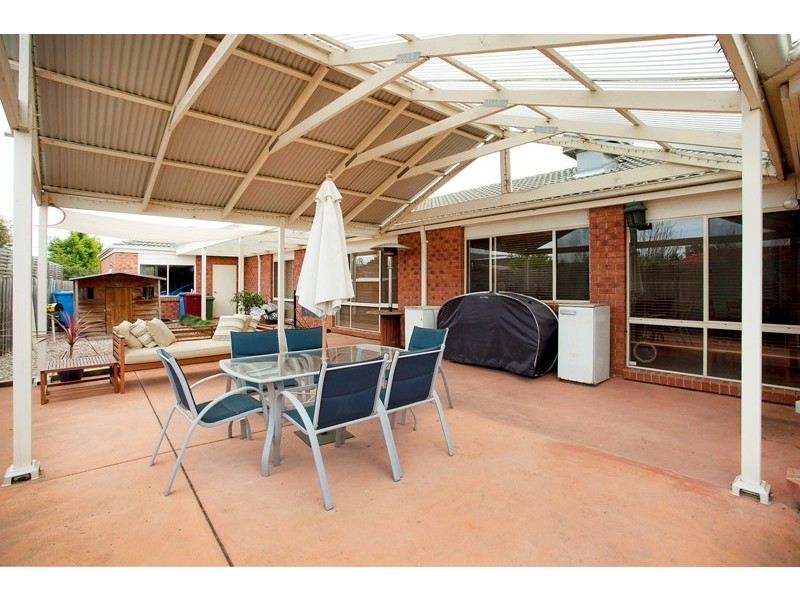 39 Sandalwood Drive, Narre Warren VIC 3805