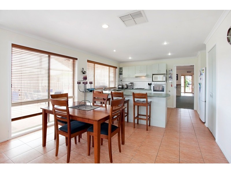 39 Sandalwood Drive, Narre Warren VIC 3805