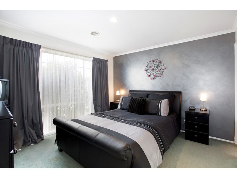 39 Sandalwood Drive, Narre Warren VIC 3805