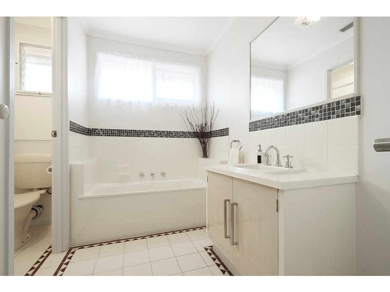 6 Judge Rise, Endeavour Hills VIC 3802