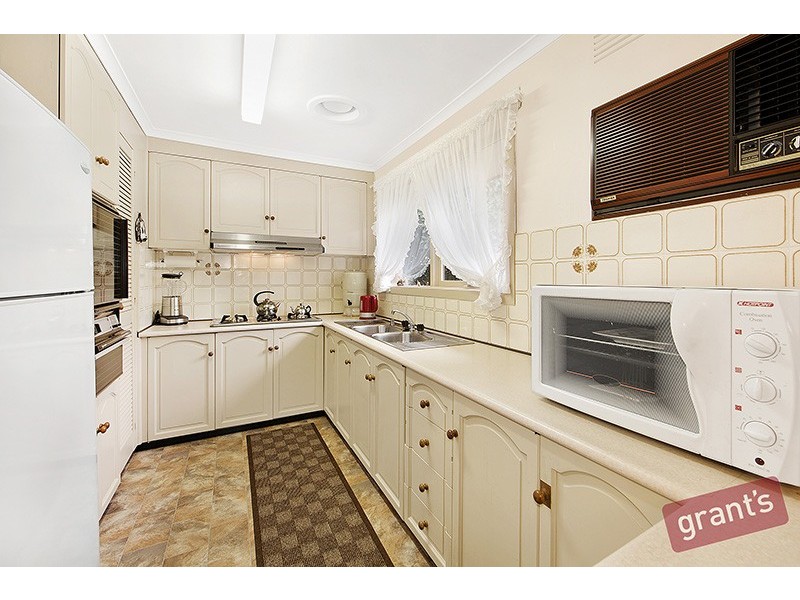 15 Kinkead Crescent, Endeavour Hills VIC 3802