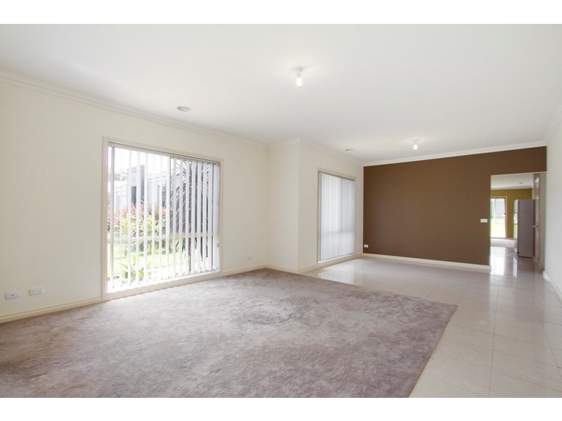 11 Natanya Drive, Pakenham VIC 3810