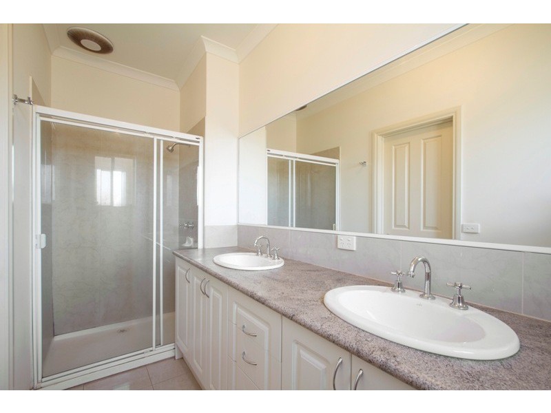 11 Natanya Drive, Pakenham VIC 3810