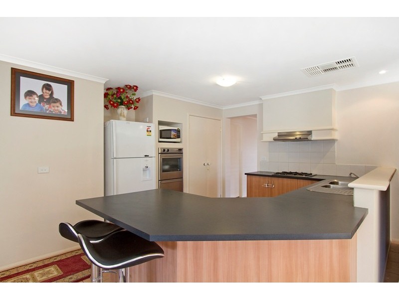 8 Blandford Crescent, Narre Warren South VIC 3805