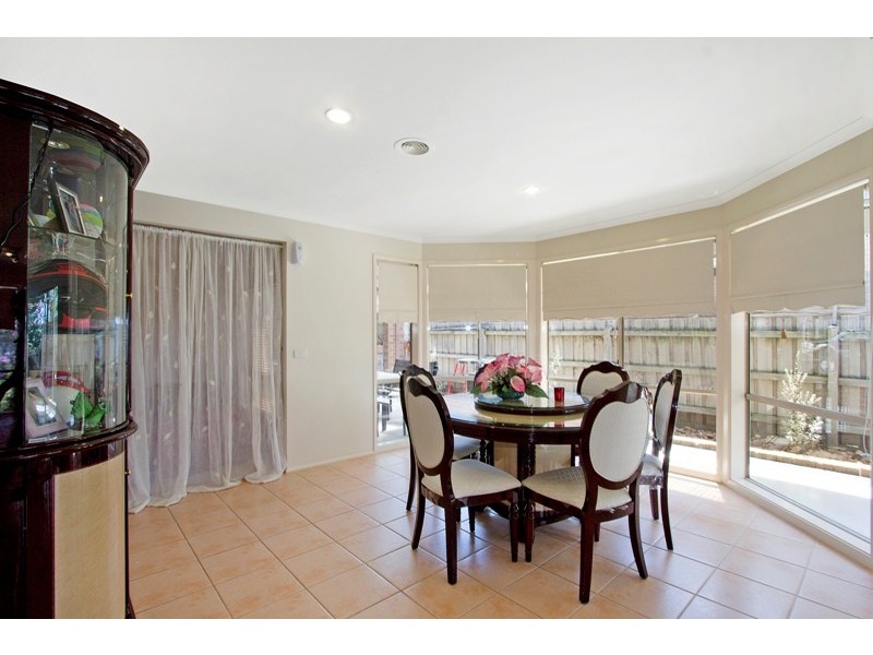 8 Blandford Crescent, Narre Warren South VIC 3805