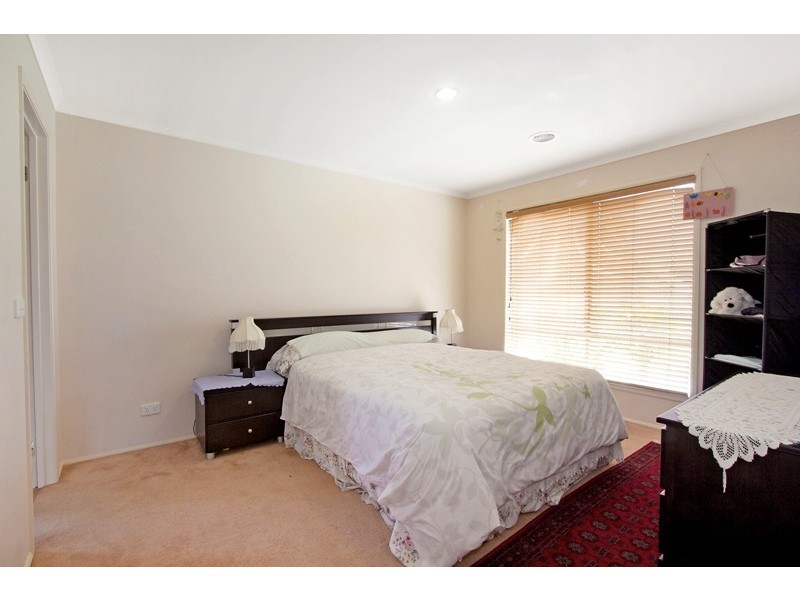 8 Blandford Crescent, Narre Warren South VIC 3805