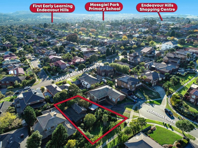 8 Johnson Place, Endeavour Hills VIC 3802