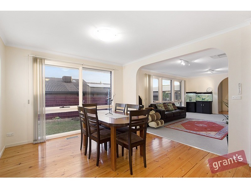 9 Derry Close, Endeavour Hills VIC 3802