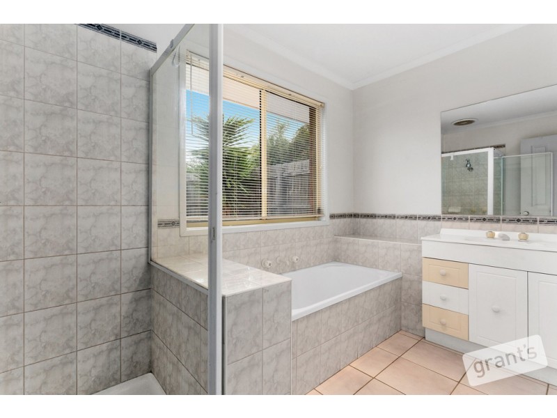 71 Harold Keys Drive, Narre Warren South VIC 3805