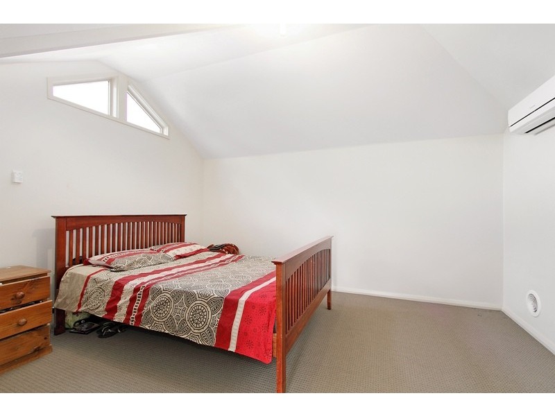 2/27 Louis Street, Doveton VIC 3177