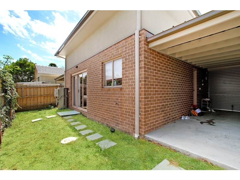 2/27 Louis Street, Doveton VIC 3177