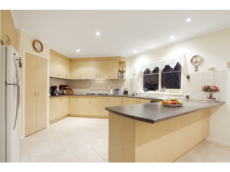 21 Maryrose Crescent, Endeavour Hills VIC 3802