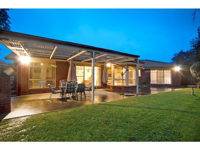 21 Maryrose Crescent, Endeavour Hills VIC 3802