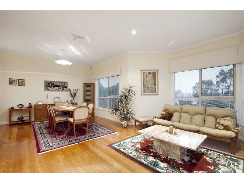 21 Maryrose Crescent, Endeavour Hills VIC 3802