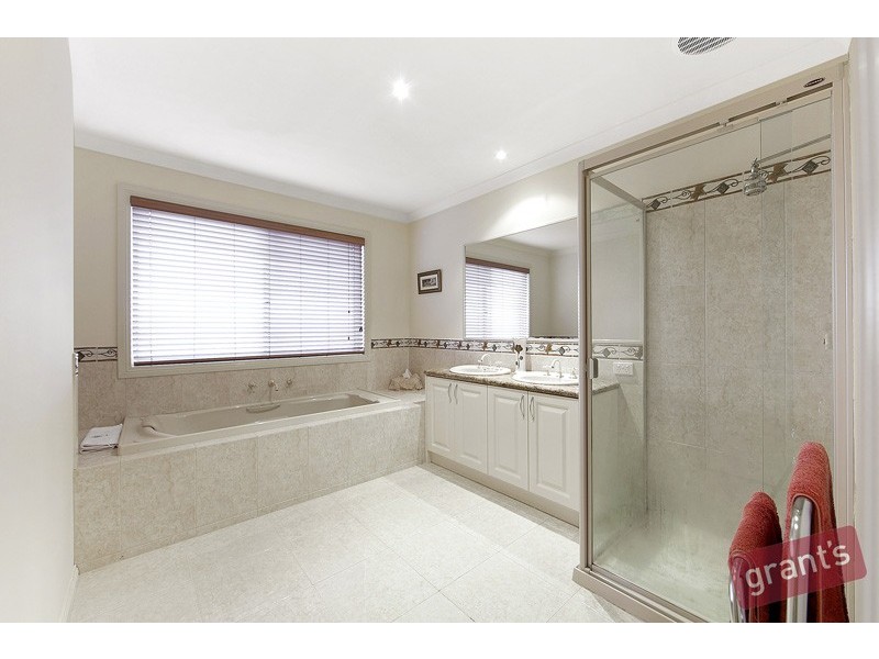 17 Daintree Grove, Narre Warren VIC 3805