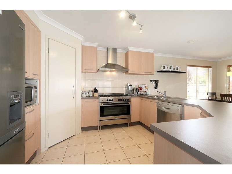 98 Harrington Drive, Narre Warren South VIC 3805