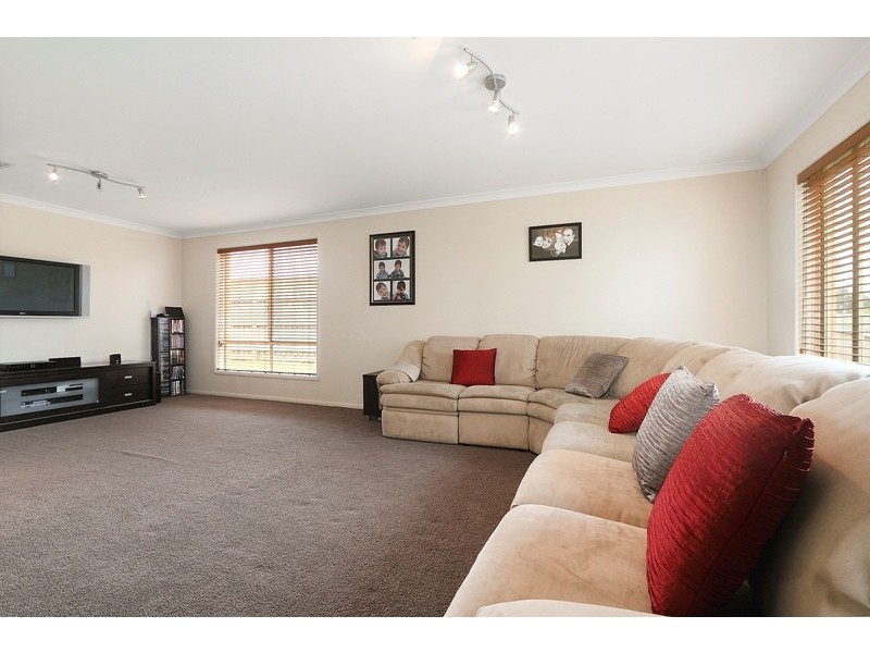 98 Harrington Drive, Narre Warren South VIC 3805