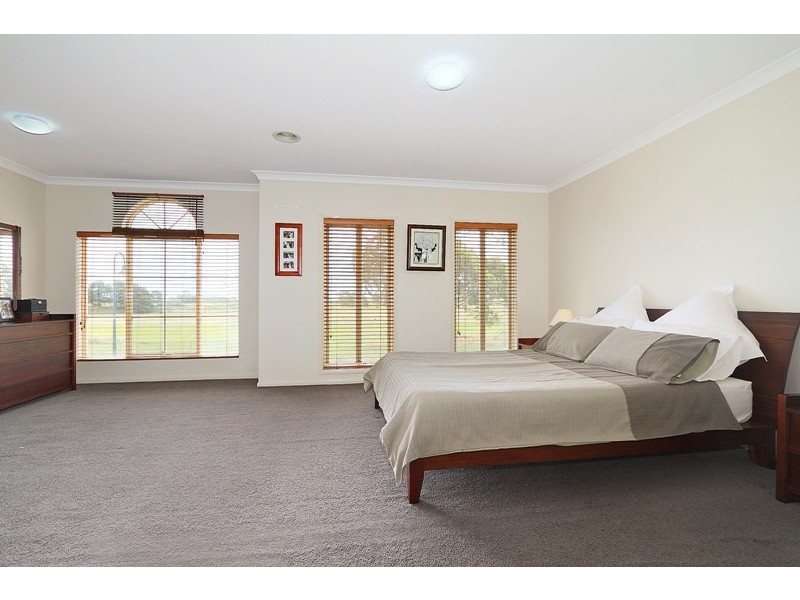 98 Harrington Drive, Narre Warren South VIC 3805