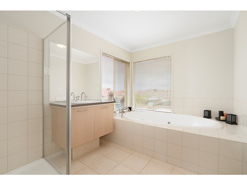 98 Harrington Drive, Narre Warren South VIC 3805