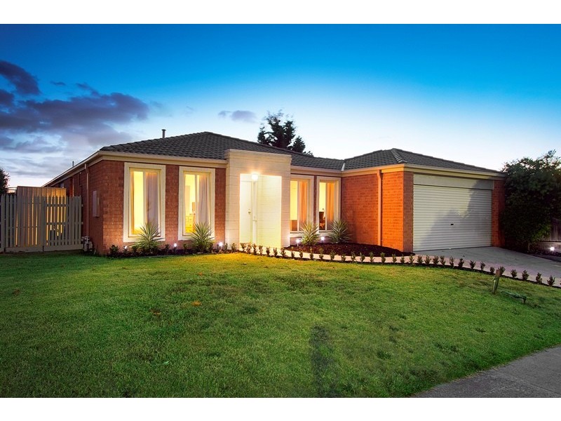 17 Robinswood Parade, Narre Warren South VIC 3805