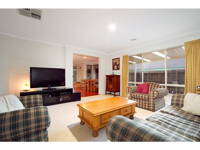 17 Robinswood Parade, Narre Warren South VIC 3805